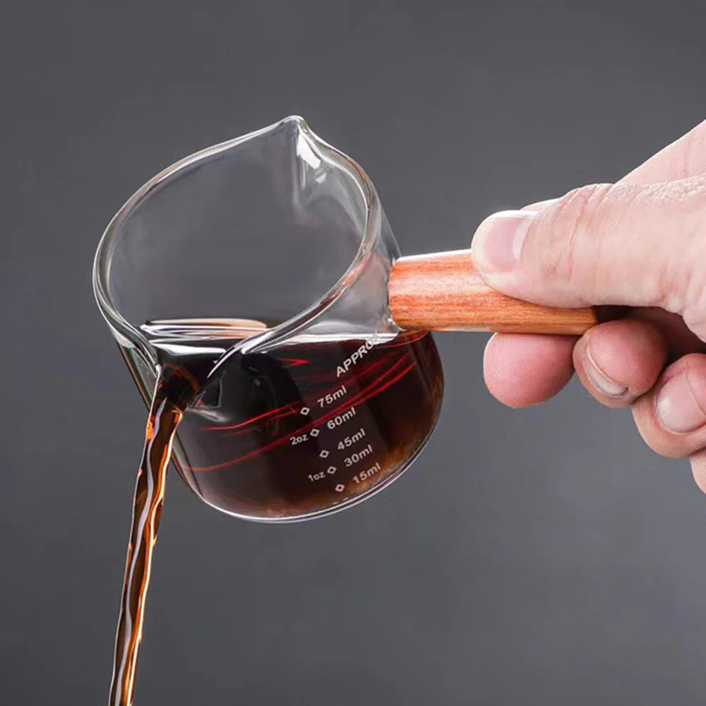 Milchkännchen mit Holzgriff